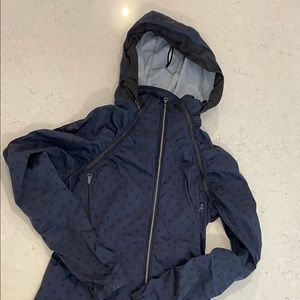 LULU size 6 Windbreaker